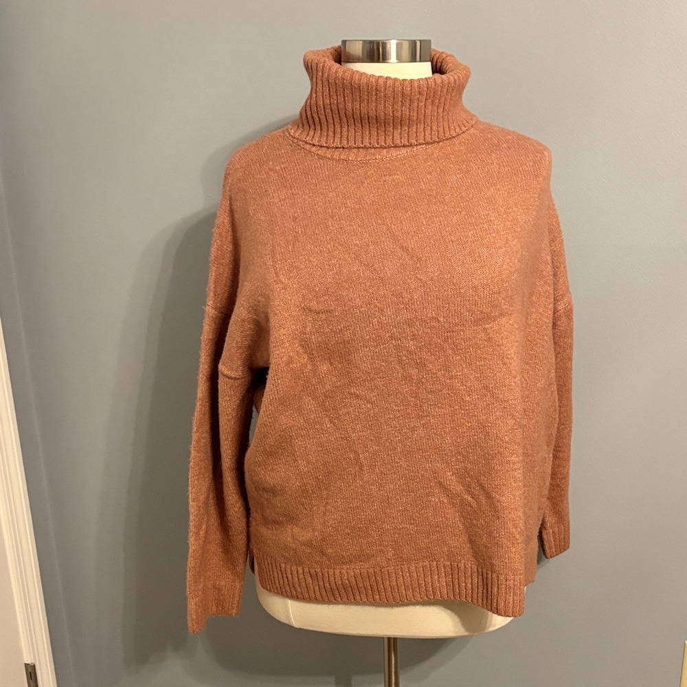 ANDREE BY UNIT Dusty Rust Turtleneck Sweater